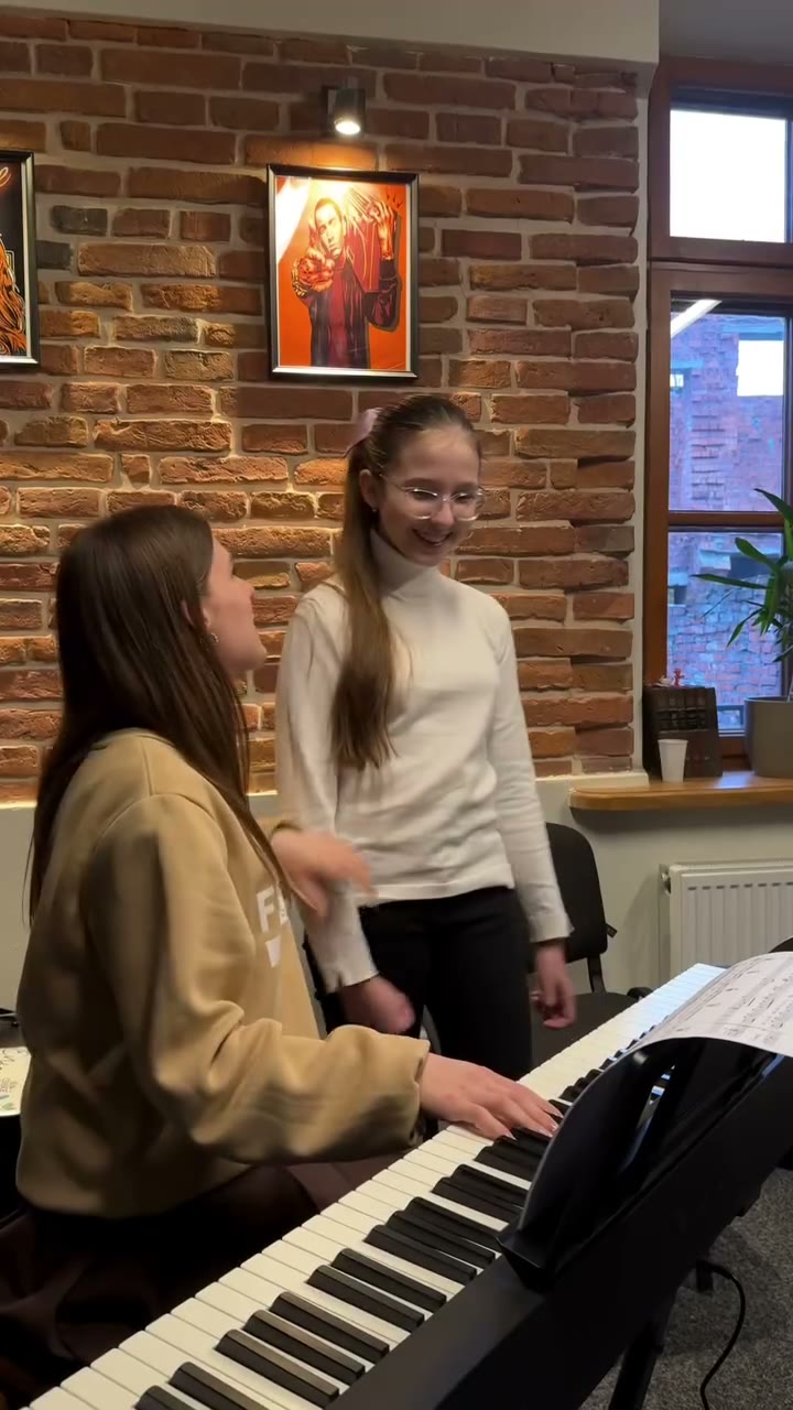 Kiekviena išgrota nata ar išdainuota melodija džiugina Fasoul Artspace mokytojus.